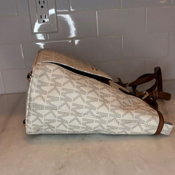 Michael Kors Jet Set Logo Large Tote Bag - Picture 10 of 16